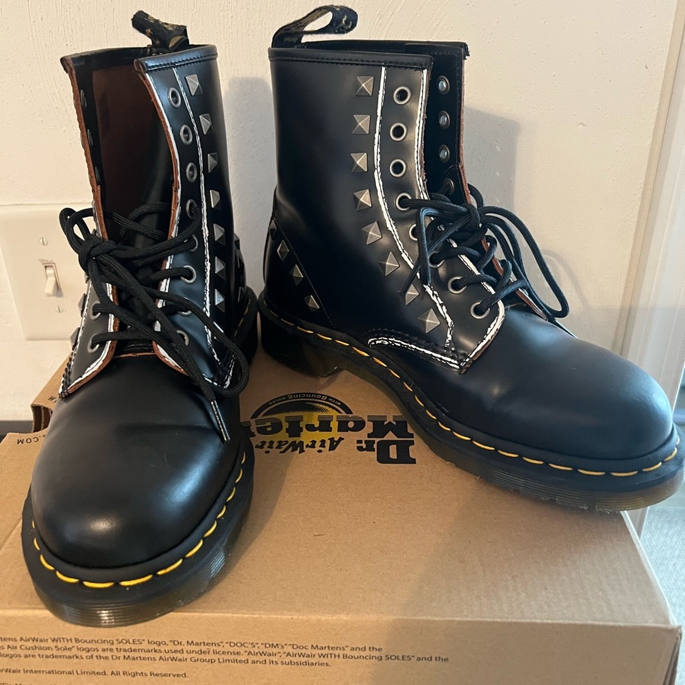 Excellent Condition Dr. Martens with box - Picture 2 of 8